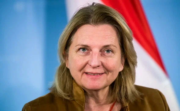 Карин Кнехт